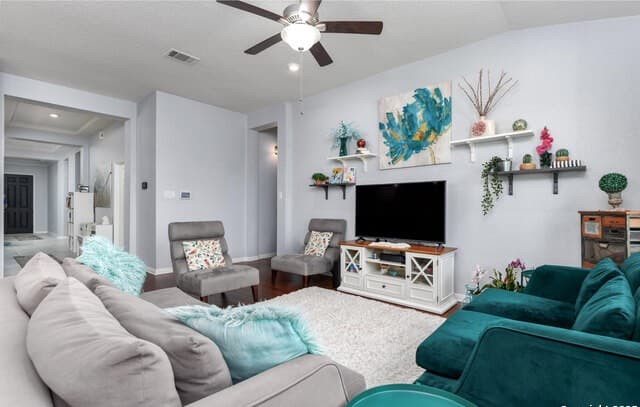4-bedroom rental at 2219 Castello in San Antonio, TX — photo 5