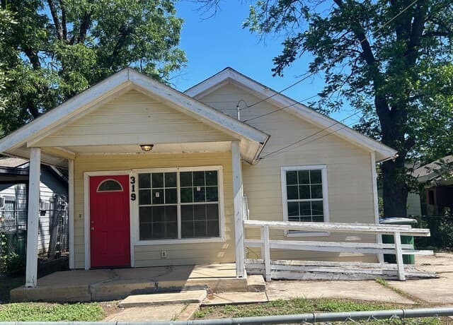 3-bedroom rental at 319 Noria St in San Antonio, TX — photo 2