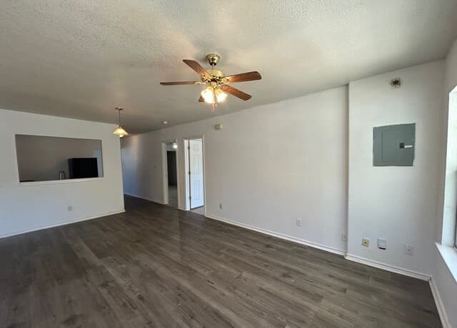 3-bedroom rental at 319 Noria St in San Antonio, TX — photo 4
