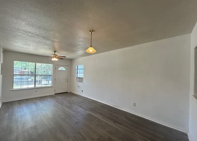 3-bedroom rental at 319 Noria St in San Antonio, TX — photo 5