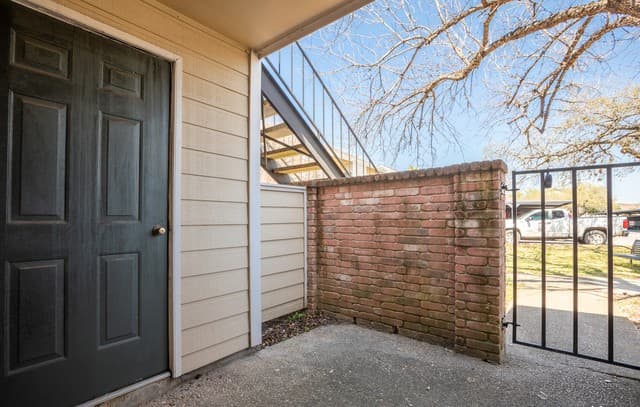 11610 Vance Jackson Unit 1095 — photo 1