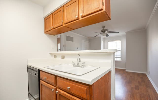 11610 Vance Jackson Unit 1095 — photo 3