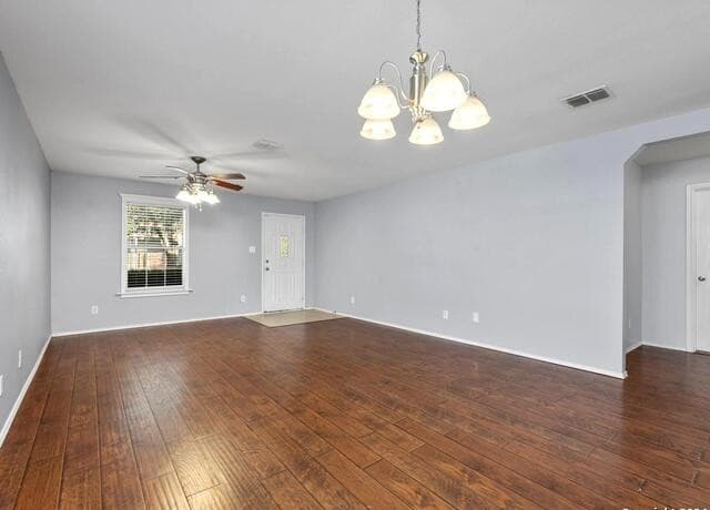 4-bedroom rental at 107 Venezia in San Antonio, TX — photo 3