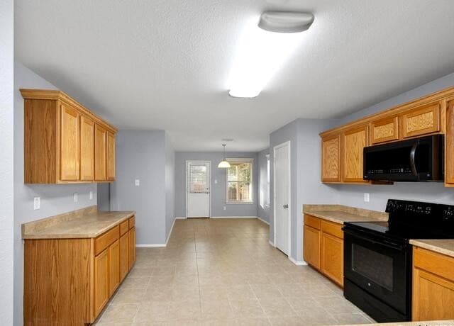 4-bedroom rental at 107 Venezia in San Antonio, TX — photo 4