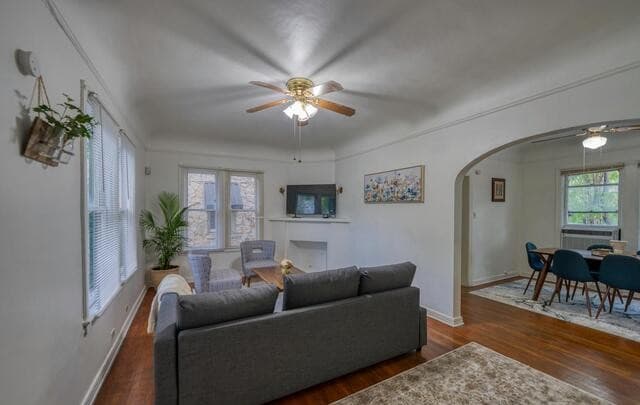 2-bedroom rental at 311 W Lullwood in San Antonio, TX — photo 2