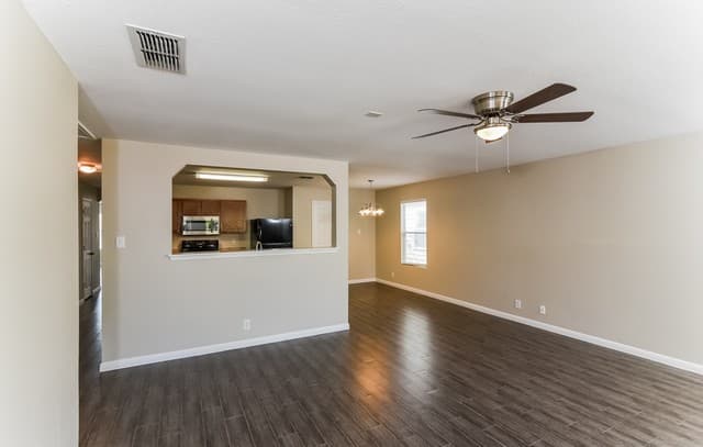 4-bedroom rental at 8422 Silver Brush in San Antonio, TX — photo 2