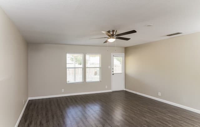 4-bedroom rental at 8422 Silver Brush in San Antonio, TX — photo 4