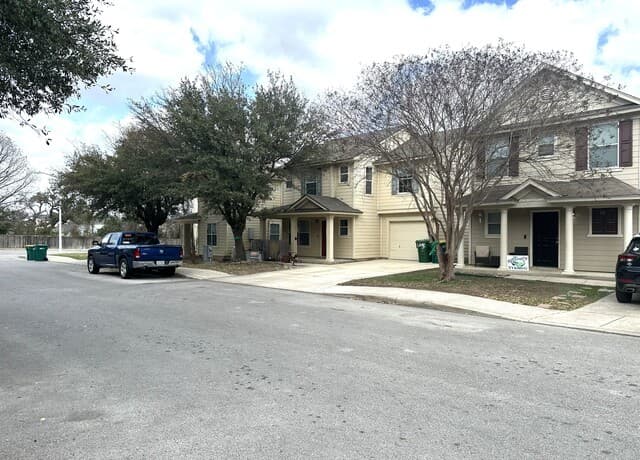 125 Hampton Way — photo 2