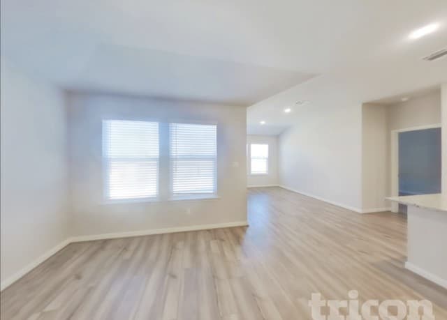 5818 Nyla Way — photo 2