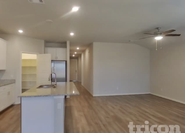 5818 Nyla Way — photo 3