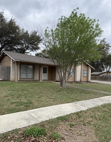 3-bedroom rental at 6626 Spring Garden St in San Antonio, TX — photo 2