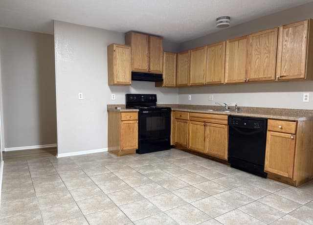 3-bedroom rental at 6626 Spring Garden St in San Antonio, TX — photo 3