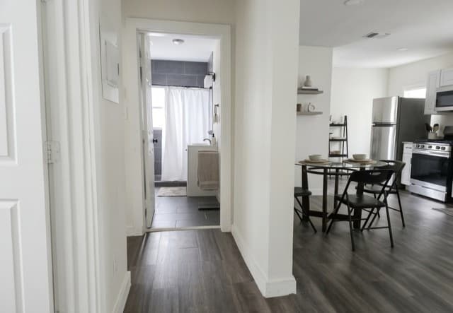 2-bedroom rental at 731 N Pine in San Antonio, TX — photo 4