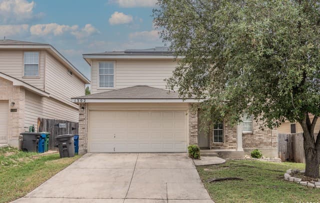 3-bedroom rental at 1302 Bobcat Pass in San Antonio, TX — photo 2