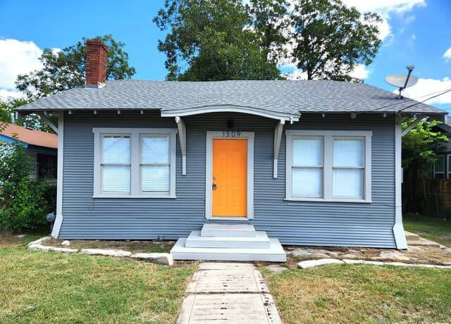 1309 Nolan — photo 1