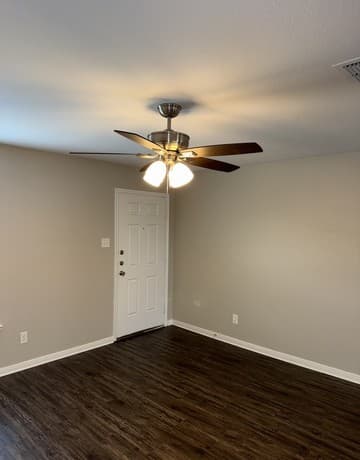 3-bedroom rental at 11803 Claudette in San Antonio, TX — photo 4