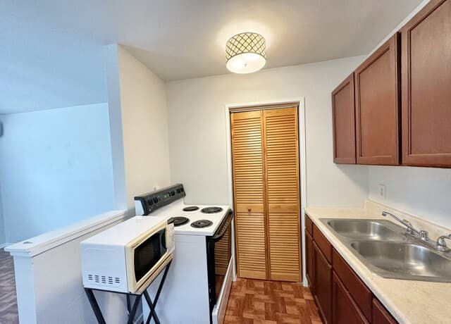 1-bedroom rental at 726 Denver Blvd Unit 3 in San Antonio, TX — photo 3