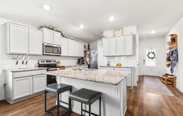 3-bedroom rental at 7226 Perseus in San Antonio, TX — photo 2