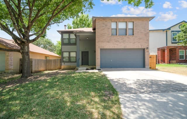 3-bedroom rental at 12811 Hunting Bear in San Antonio, TX — photo 2