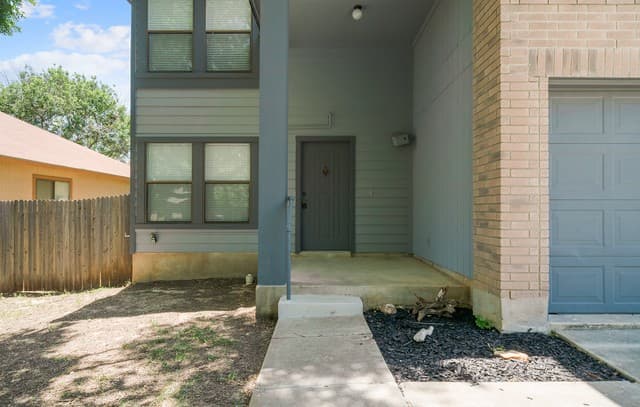 3-bedroom rental at 12811 Hunting Bear in San Antonio, TX — photo 4