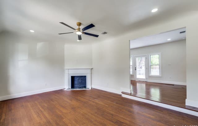 2007 W Mistletoe Ave — photo 1