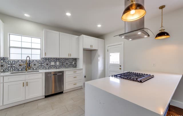 2007 W Mistletoe Ave — photo 4