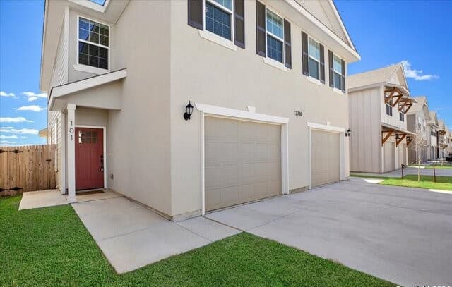 3-bedroom rental at 13710 Enzo Gate Unit 102 in San Antonio, TX — photo 2