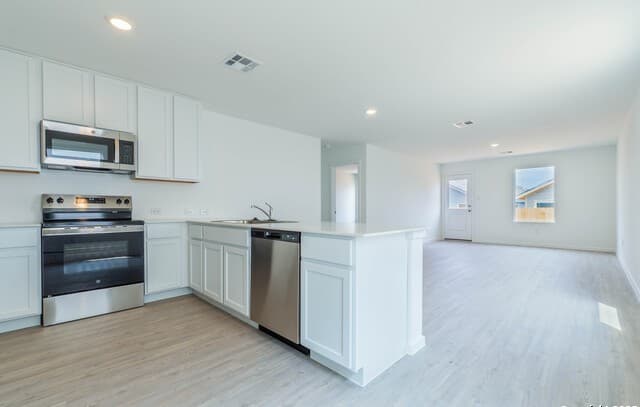 3-bedroom rental at 8511 Opal Place in San Antonio, TX — photo 3