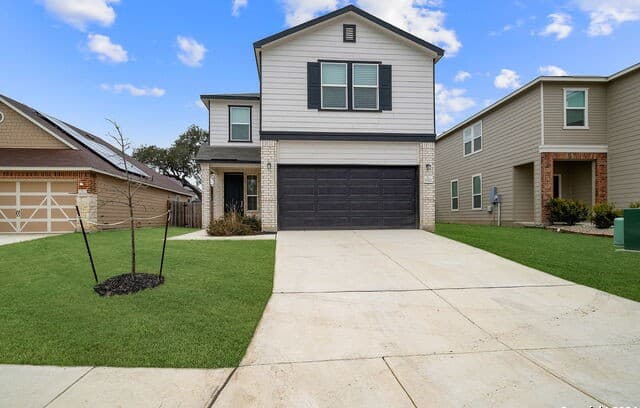 3-bedroom rental at 15321 Sherwin Oak in San Antonio, TX — photo 2