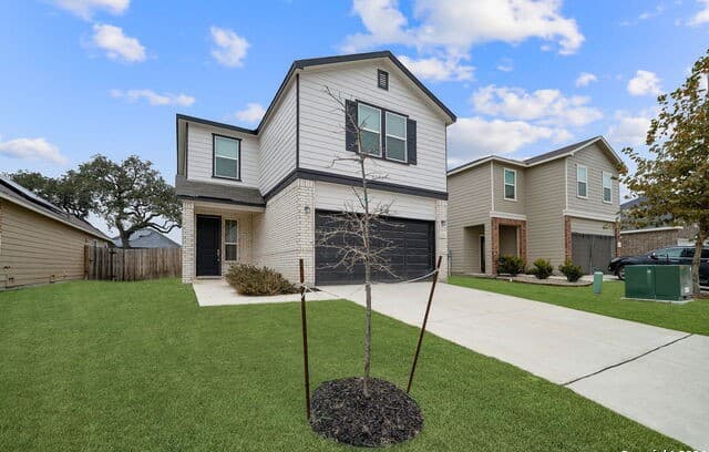 3-bedroom rental at 15321 Sherwin Oak in San Antonio, TX — photo 4