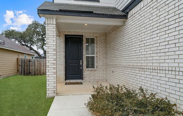 3-bedroom rental at 15321 Sherwin Oak in San Antonio, TX — photo 5