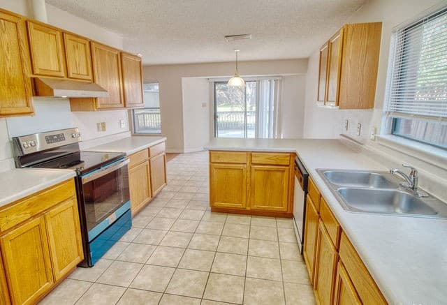 13911 Edge Point Dr — photo 5