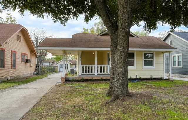 1932 W Huisache — photo 2