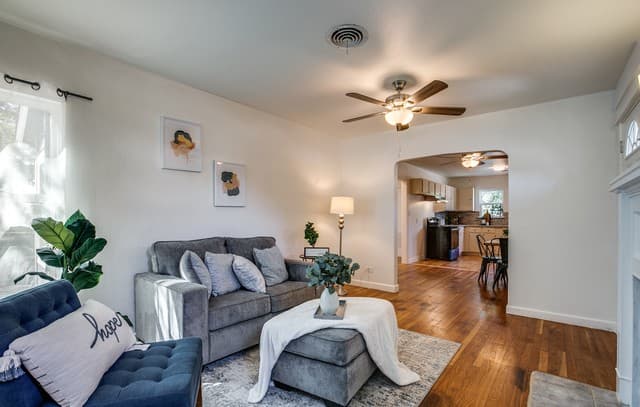 2-bedroom rental at 838 Hammond in San Antonio, TX — photo 2