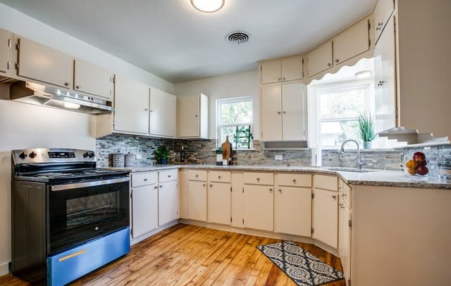 2-bedroom rental at 838 Hammond in San Antonio, TX — photo 5