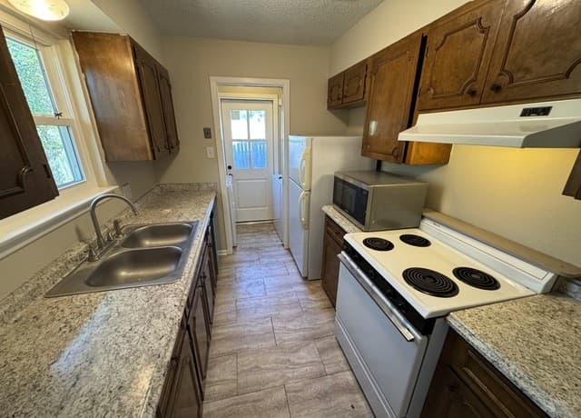 2923 Eisenhauer — photo 4