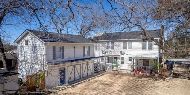 2-bedroom rental at 422 Pershing Unit B in San Antonio, TX — photo 2