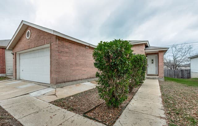 3-bedroom rental at 734 Butler Point in San Antonio, TX — photo 3