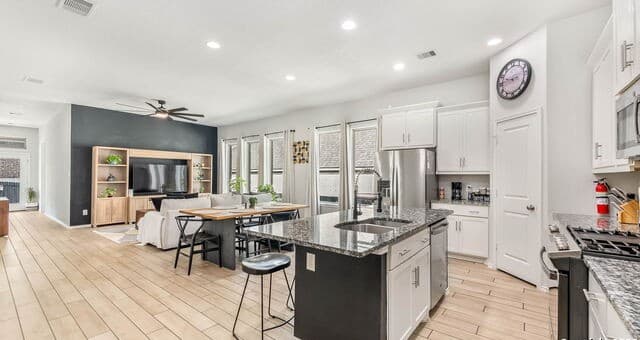 3-bedroom rental at 2105 Elysian in San Antonio, TX — photo 4