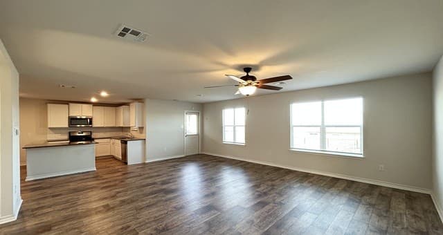 3-bedroom rental at 6518 Hoffman Plain in San Antonio, TX — photo 5