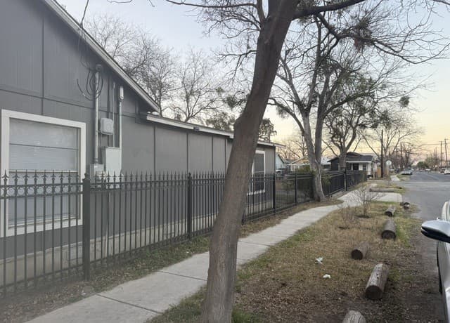 709 S Chupaderas — photo 2