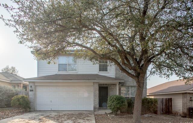 3-bedroom rental at 635 Lynx Mountain in San Antonio TX