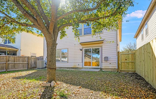 4-bedroom rental at 1426 Range Finder in San Antonio, TX — photo 3