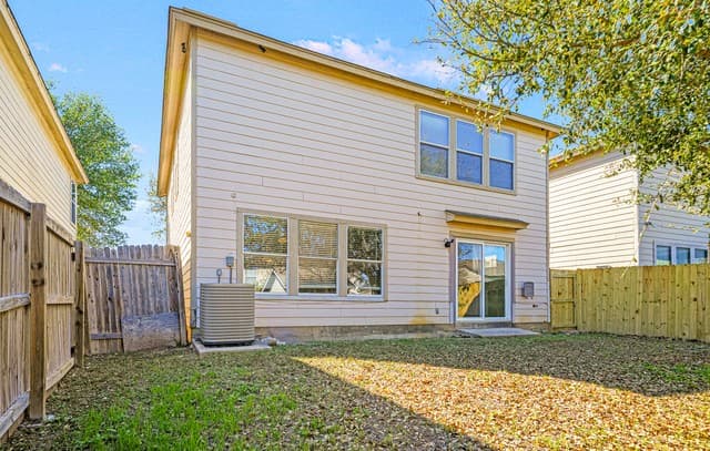 4-bedroom rental at 1426 Range Finder in San Antonio, TX — photo 5