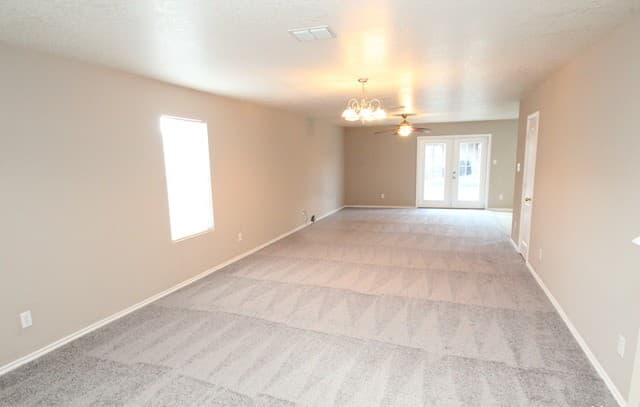 3-bedroom rental at 9715 Amber Ledge in San Antonio, TX — photo 4