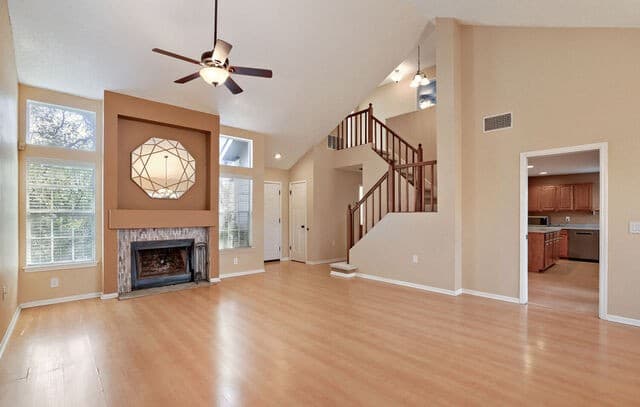 2427 Cedar — photo 2