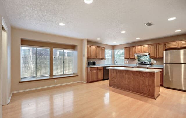 2427 Cedar — photo 4