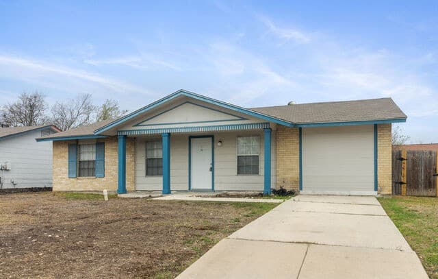4-bedroom rental at 8219 Glen Lark in San Antonio, TX — photo 2