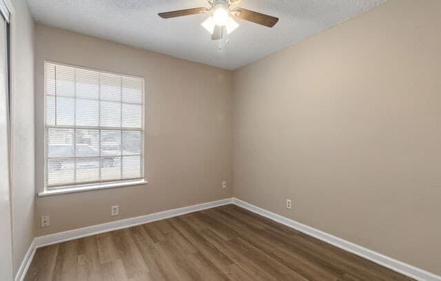 4-bedroom rental at 8219 Glen Lark in San Antonio, TX — photo 3