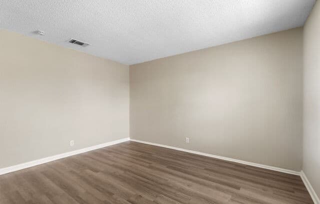 4-bedroom rental at 8219 Glen Lark in San Antonio, TX — photo 5